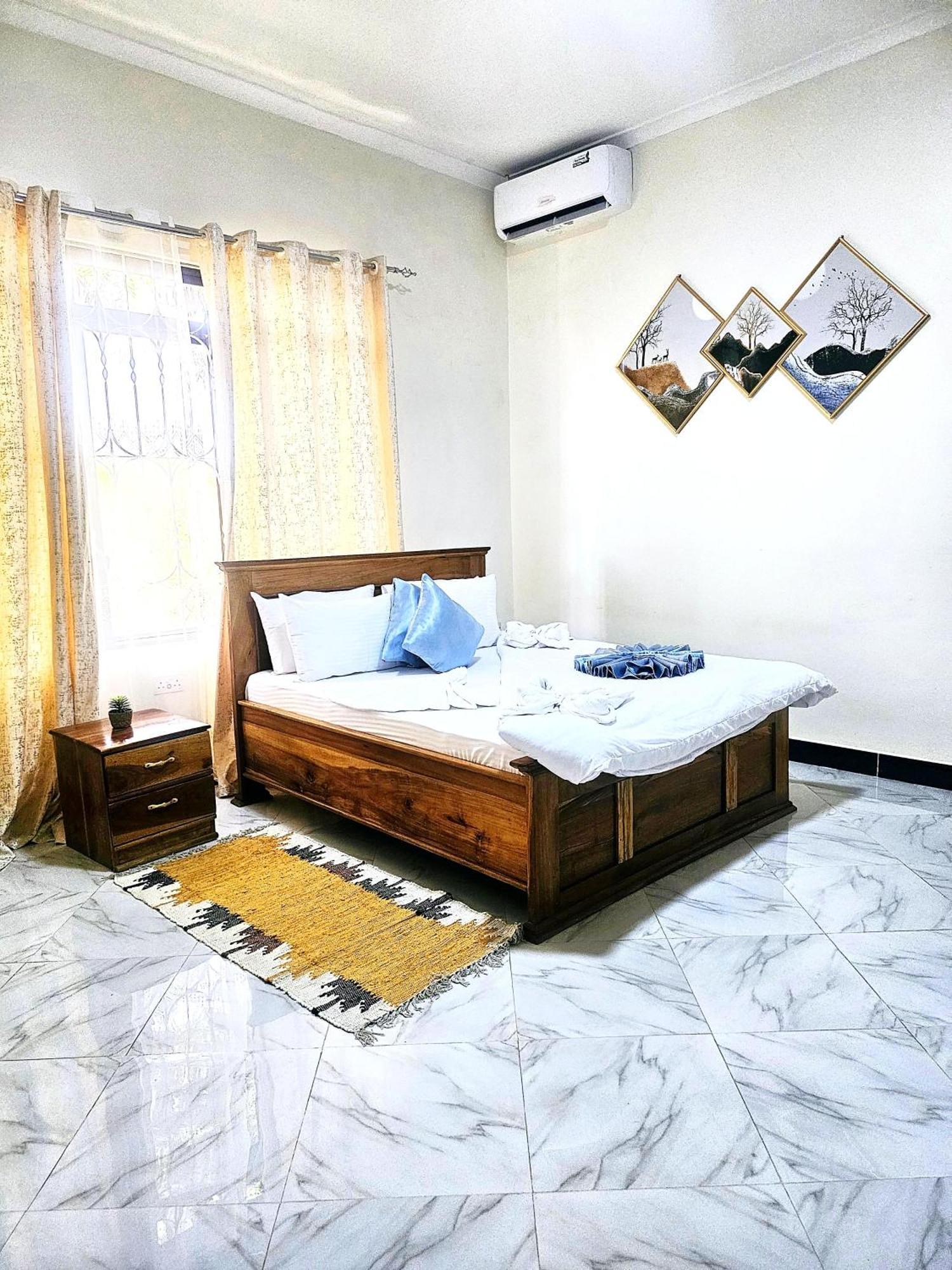 Safi House Bed and Breakfast Boma la Ngombe Exteriör bild