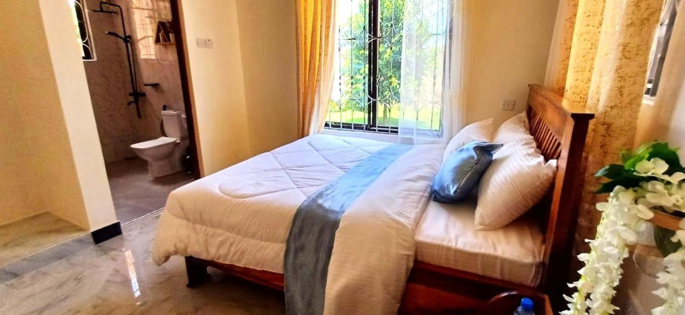 Safi House Bed and Breakfast Boma la Ngombe Exteriör bild