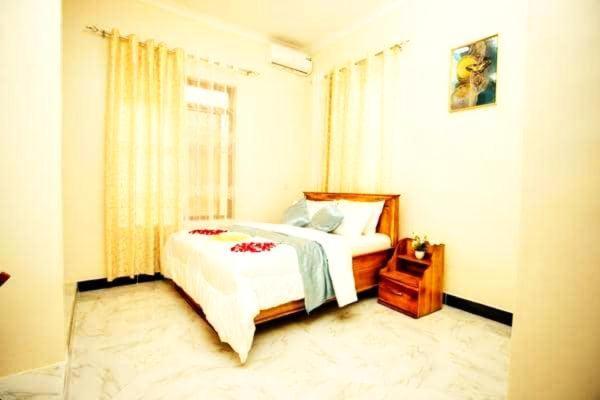 Safi House Bed and Breakfast Boma la Ngombe Exteriör bild