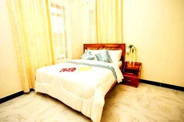 Safi House Bed and Breakfast Boma la Ngombe Exteriör bild