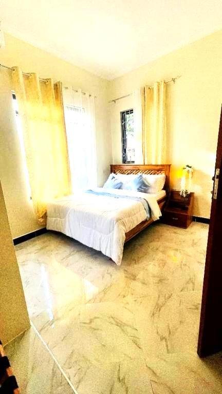 Safi House Bed and Breakfast Boma la Ngombe Exteriör bild
