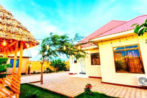 Safi House Bed and Breakfast Boma la Ngombe Exteriör bild