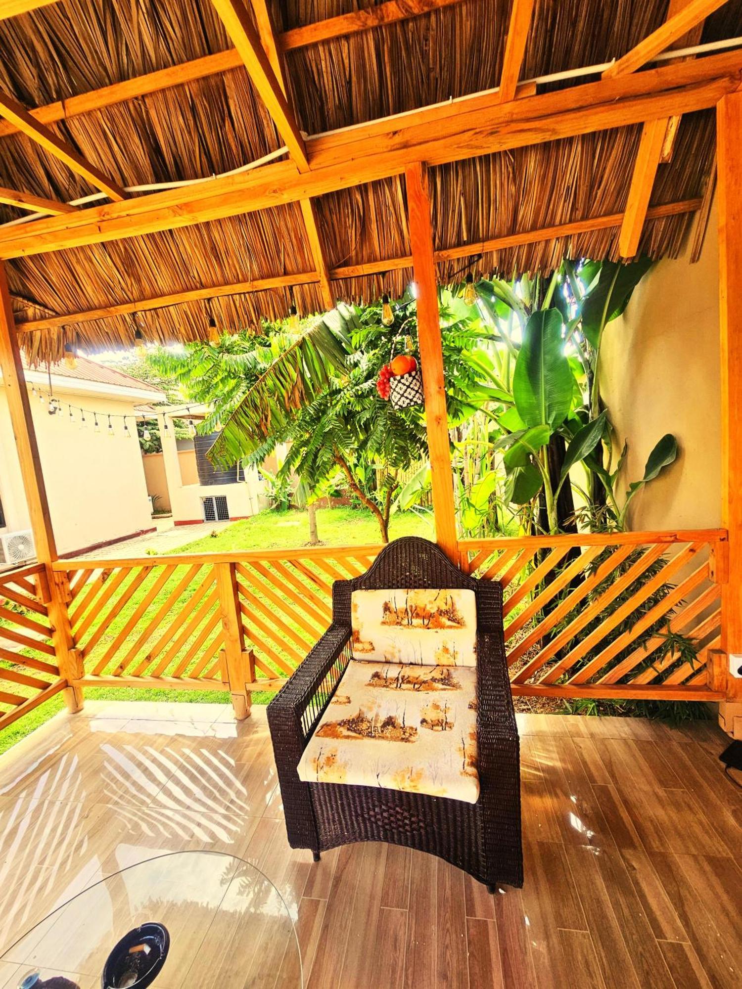 Safi House Bed and Breakfast Boma la Ngombe Exteriör bild
